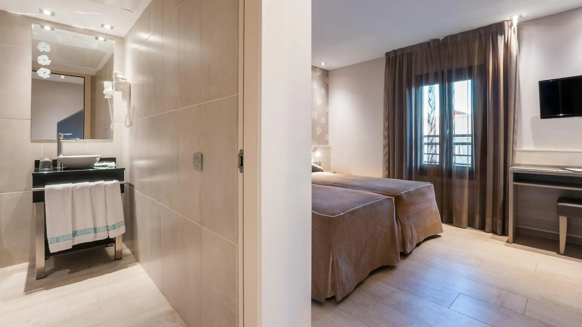 Hotel Santa Marta Барселона