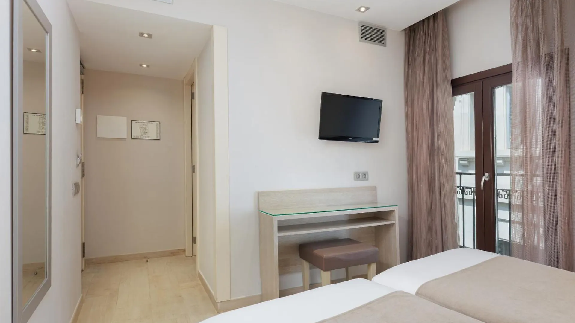Hotel Santa Marta Barcelona 2*,